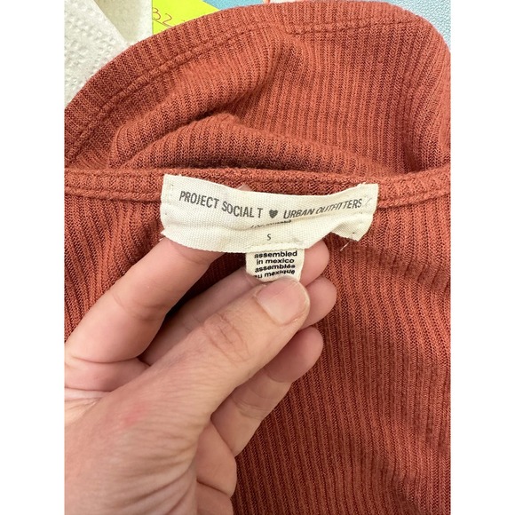 Project Social rust ribbed faux wrap crop tank top size small - Picture 3 of 10